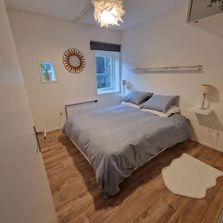 Huisje In Pieterburen Buitenkant foto