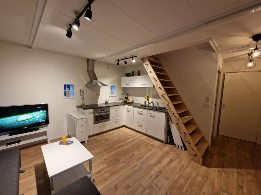 Huisje In Pieterburen Buitenkant foto